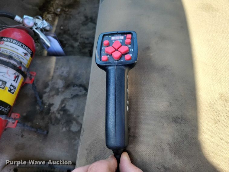 image for item NK9990 2005 Ford F350 Super Duty flatbed pickup truck