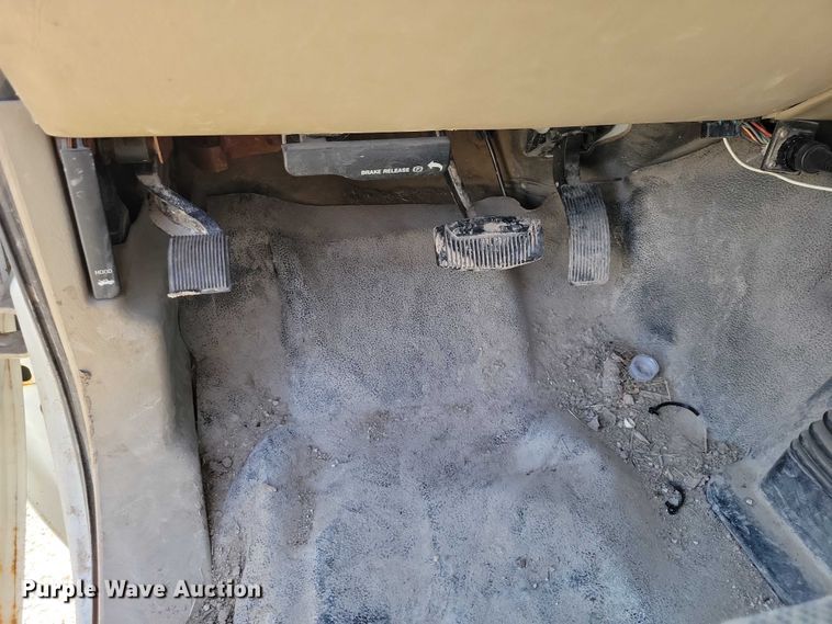 image for item NK9990 2005 Ford F350 Super Duty flatbed pickup truck