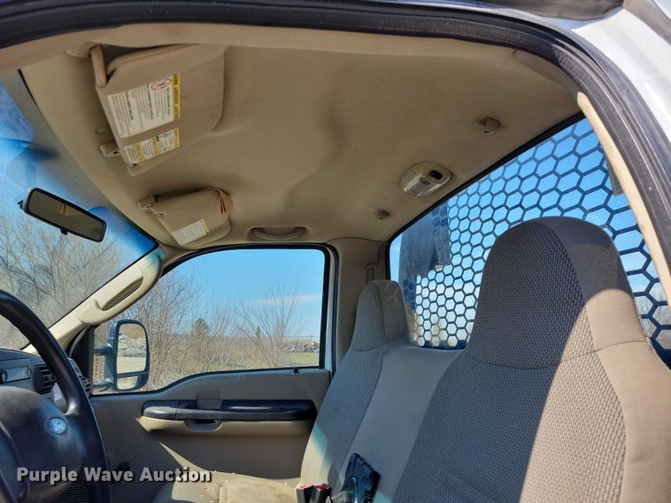 image for item NK9990 2005 Ford F350 Super Duty flatbed pickup truck