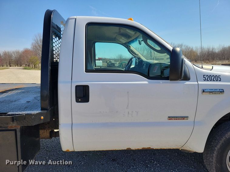 image for item NK9990 2005 Ford F350 Super Duty flatbed pickup truck