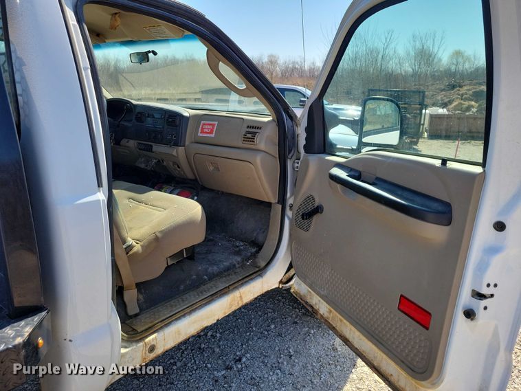 image for item NK9990 2005 Ford F350 Super Duty flatbed pickup truck