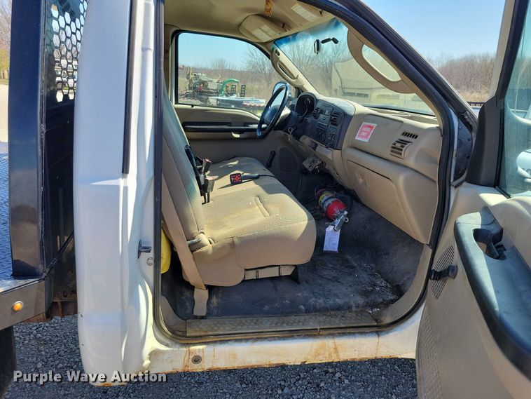 image for item NK9990 2005 Ford F350 Super Duty flatbed pickup truck