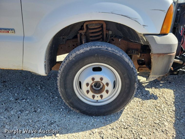 image for item NK9990 2005 Ford F350 Super Duty flatbed pickup truck