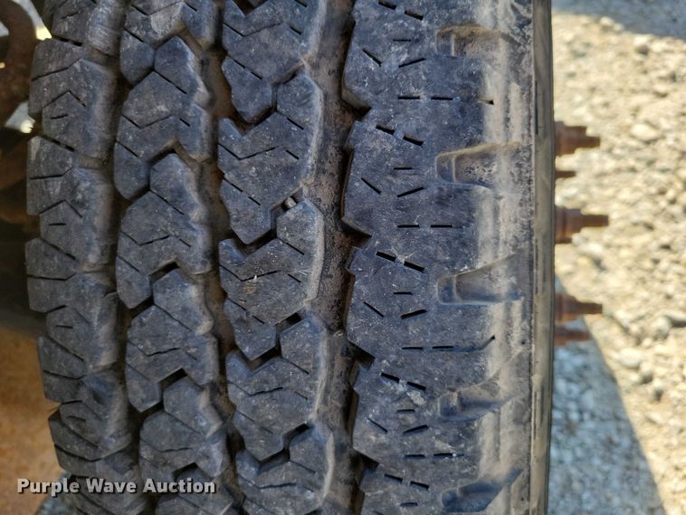 image for item NK9990 2005 Ford F350 Super Duty flatbed pickup truck