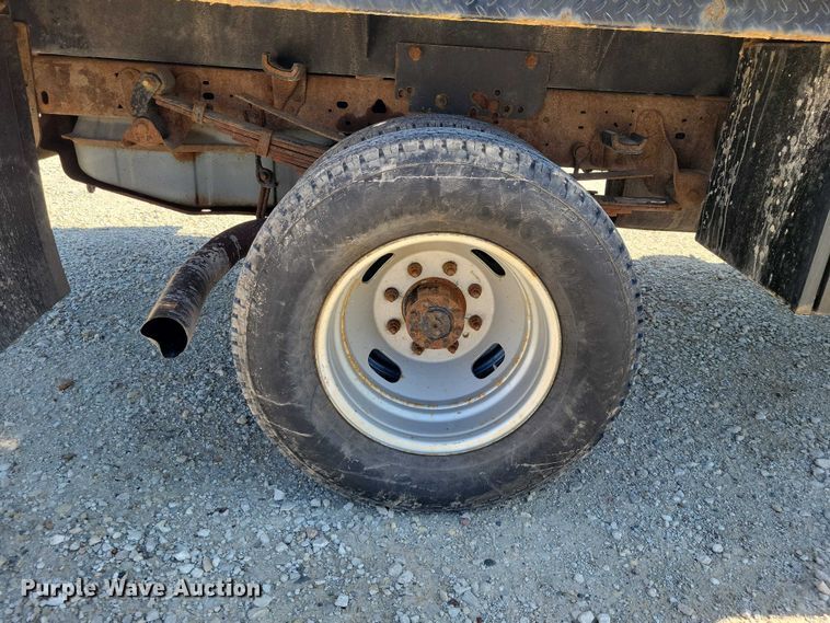 image for item NK9990 2005 Ford F350 Super Duty flatbed pickup truck