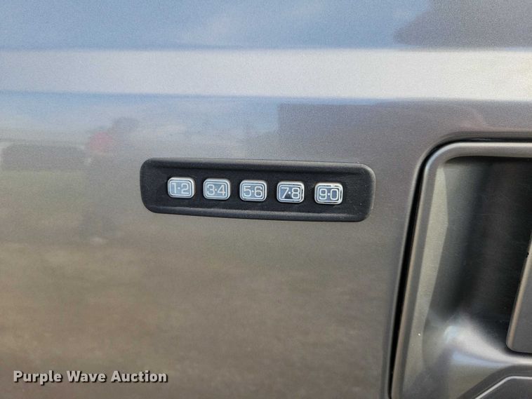 image for item NK9996 2003 Ford Excursion SUV