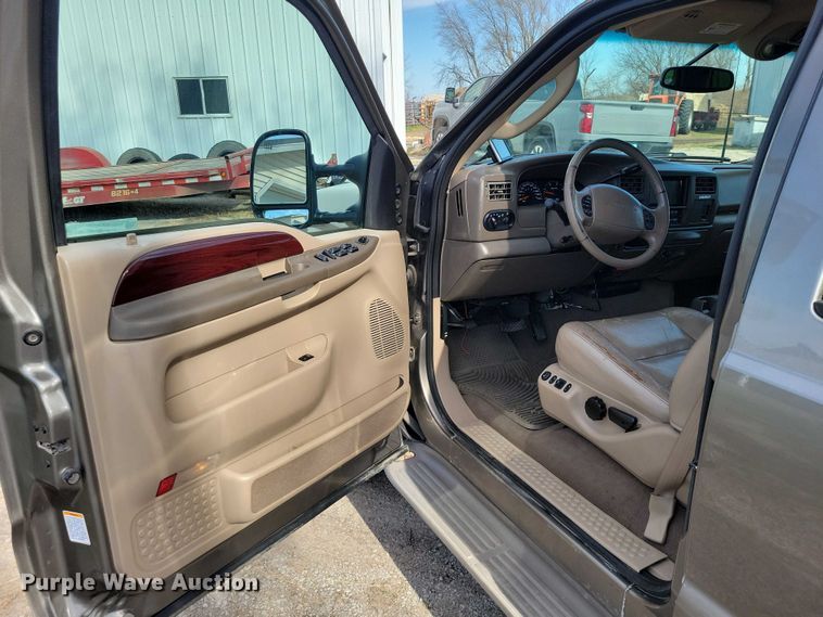 image for item NK9996 2003 Ford Excursion SUV