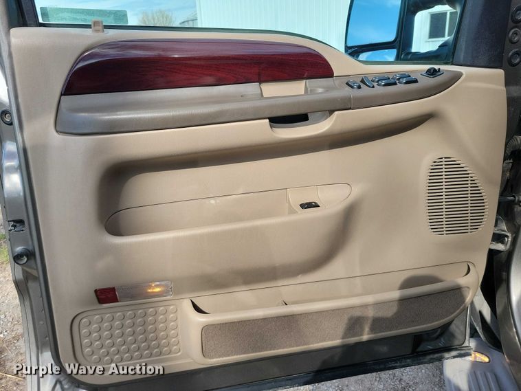 image for item NK9996 2003 Ford Excursion SUV