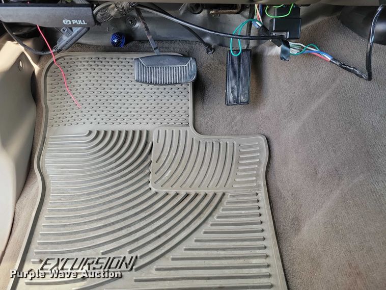 image for item NK9996 2003 Ford Excursion SUV