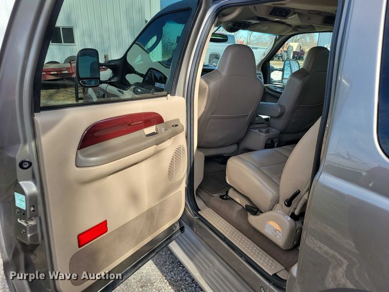 image for item NK9996 2003 Ford Excursion SUV