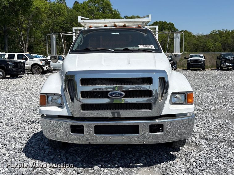 image for item YA2156 2006 Ford F650 Super Duty flatbed truck