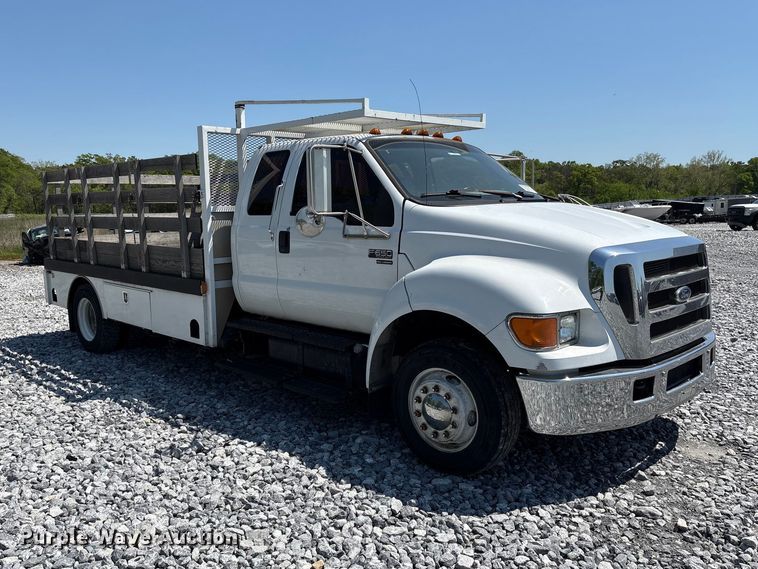image for item YA2156 2006 Ford F650 Super Duty flatbed truck