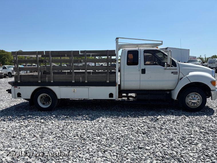 image for item YA2156 2006 Ford F650 Super Duty flatbed truck
