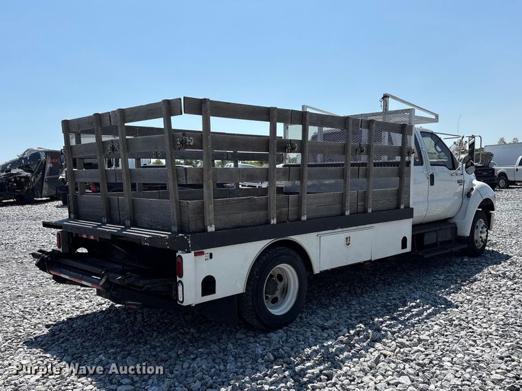 image for item YA2156 2006 Ford F650 Super Duty flatbed truck