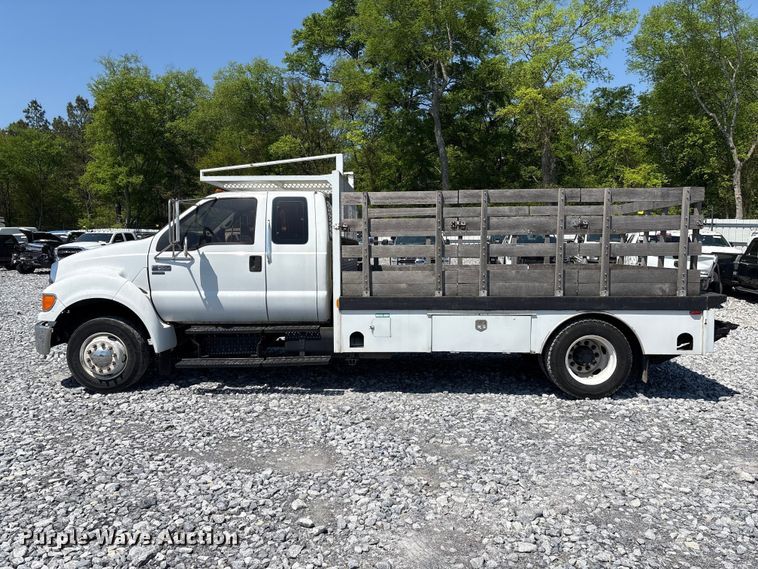 image for item YA2156 2006 Ford F650 Super Duty flatbed truck