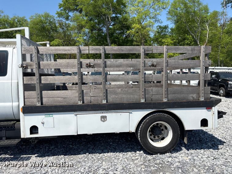 image for item YA2156 2006 Ford F650 Super Duty flatbed truck