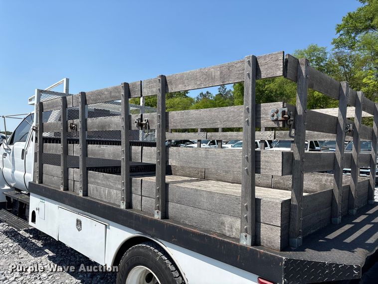 image for item YA2156 2006 Ford F650 Super Duty flatbed truck