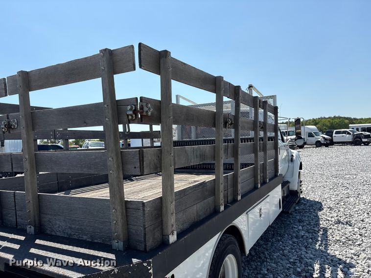 image for item YA2156 2006 Ford F650 Super Duty flatbed truck