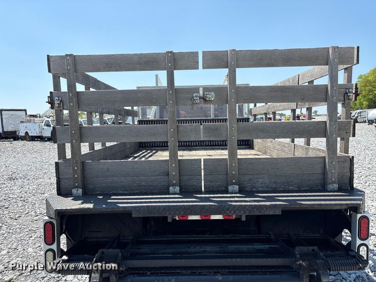 image for item YA2156 2006 Ford F650 Super Duty flatbed truck