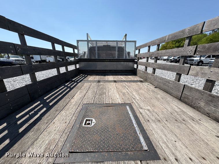 image for item YA2156 2006 Ford F650 Super Duty flatbed truck