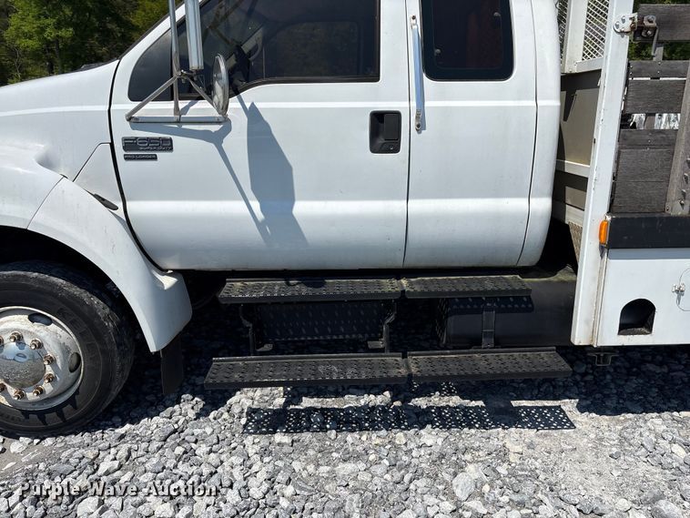image for item YA2156 2006 Ford F650 Super Duty flatbed truck