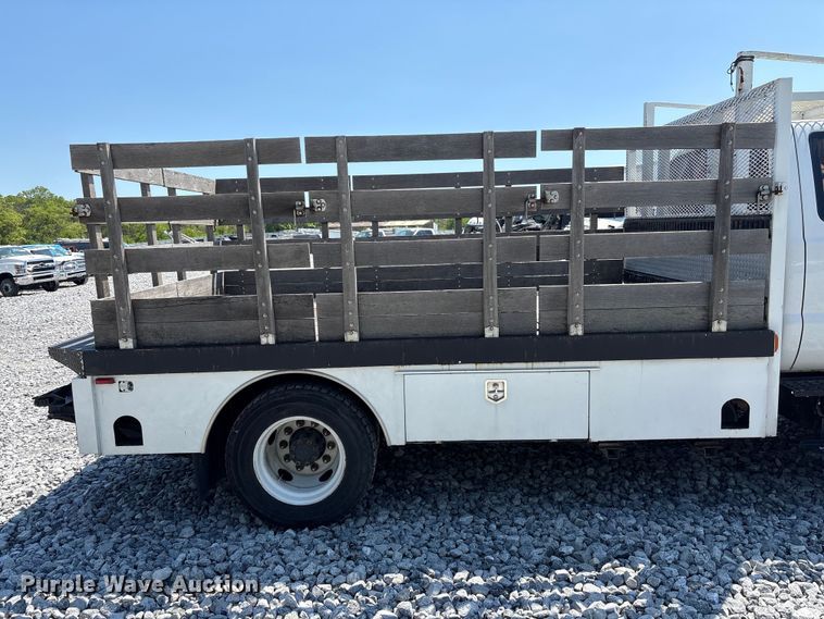 image for item YA2156 2006 Ford F650 Super Duty flatbed truck