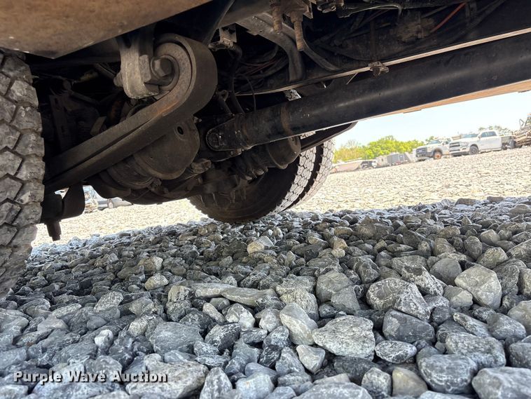 image for item YA2156 2006 Ford F650 Super Duty flatbed truck