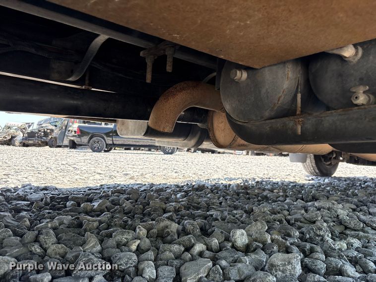 image for item YA2156 2006 Ford F650 Super Duty flatbed truck