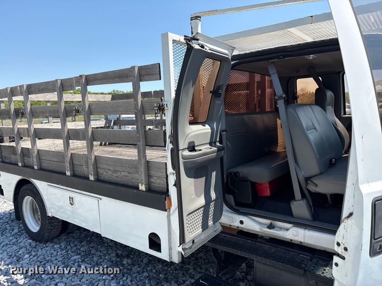 image for item YA2156 2006 Ford F650 Super Duty flatbed truck