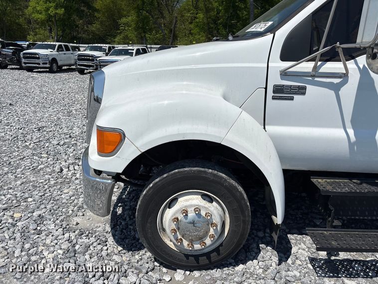 image for item YA2156 2006 Ford F650 Super Duty flatbed truck