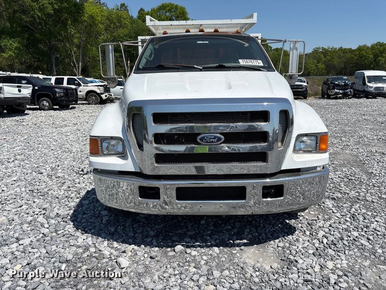image for item YA2156 2006 Ford F650 Super Duty flatbed truck