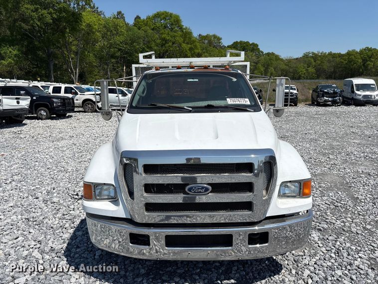 image for item YA2156 2006 Ford F650 Super Duty flatbed truck