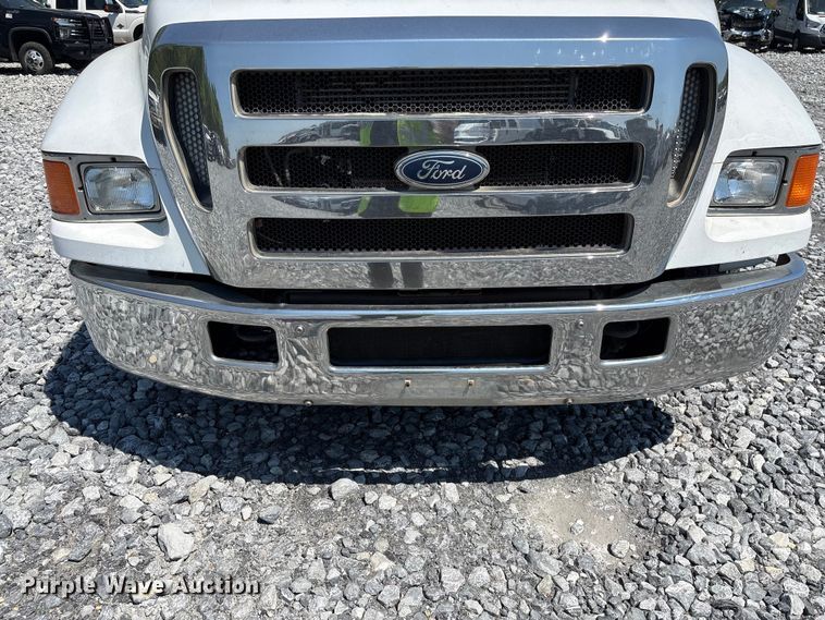 image for item YA2156 2006 Ford F650 Super Duty flatbed truck