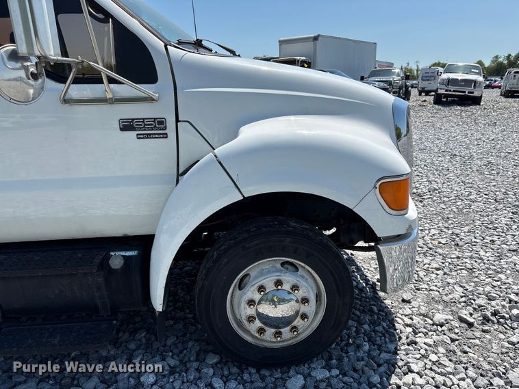 image for item YA2156 2006 Ford F650 Super Duty flatbed truck
