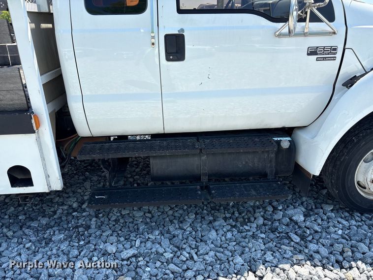 image for item YA2156 2006 Ford F650 Super Duty flatbed truck