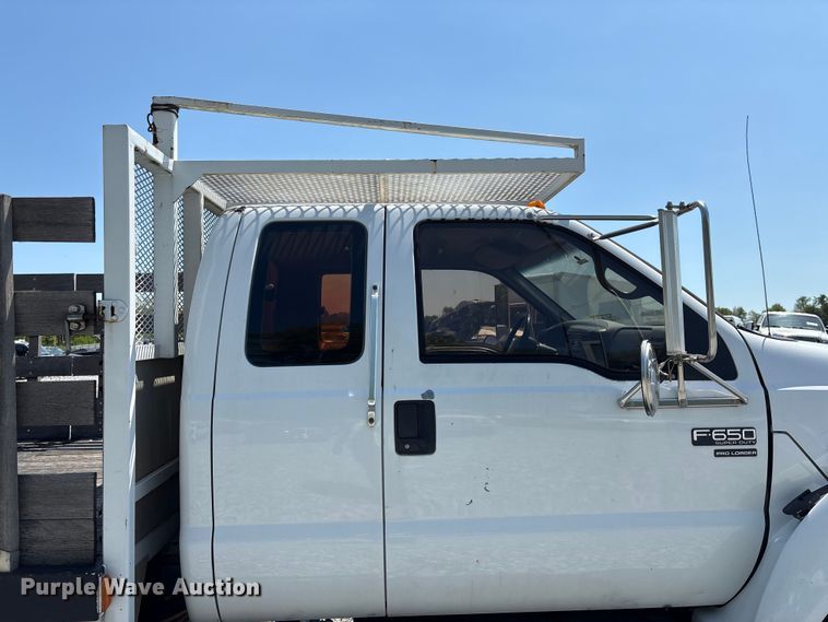 image for item YA2156 2006 Ford F650 Super Duty flatbed truck