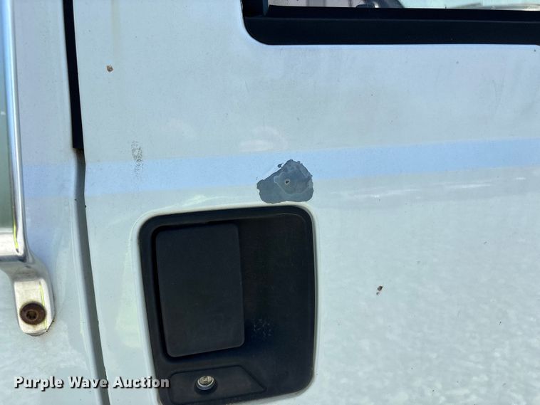 image for item YA2156 2006 Ford F650 Super Duty flatbed truck