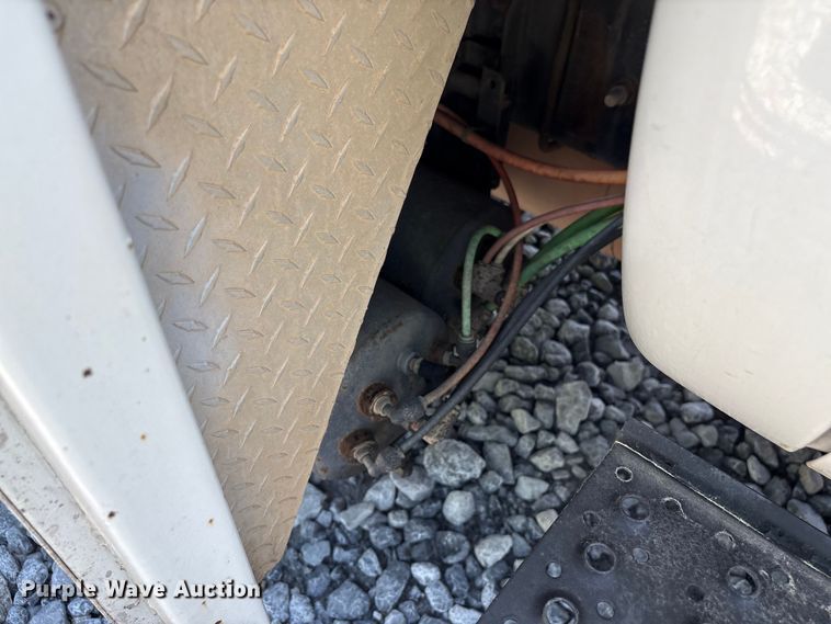 image for item YA2156 2006 Ford F650 Super Duty flatbed truck