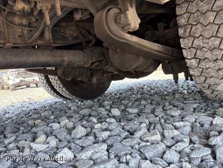 image for item YA2156 2006 Ford F650 Super Duty flatbed truck