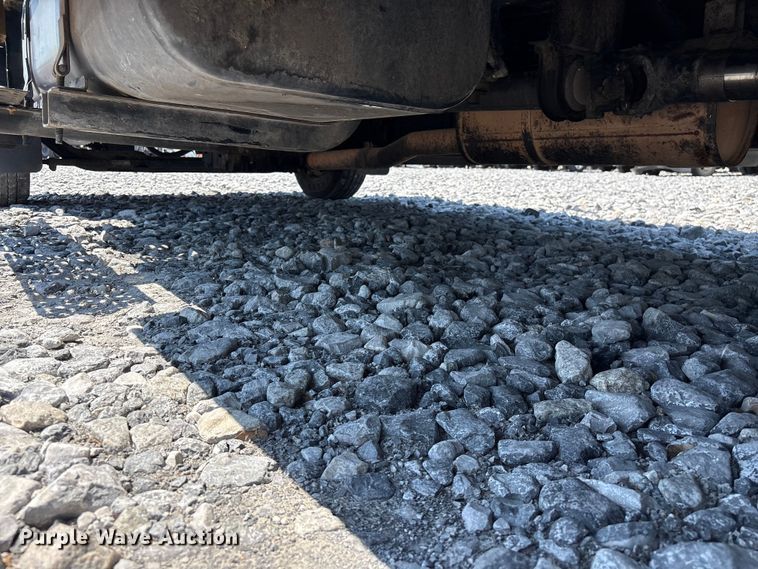 image for item YA2156 2006 Ford F650 Super Duty flatbed truck