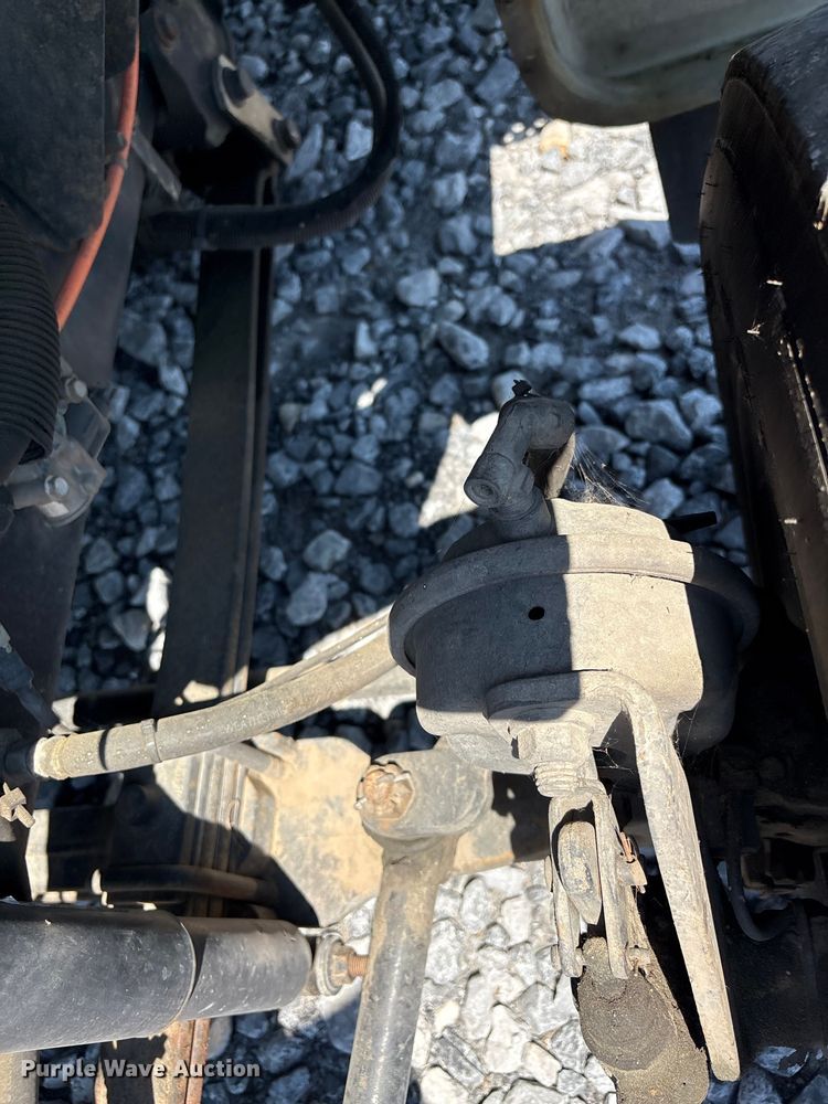 image for item YA2156 2006 Ford F650 Super Duty flatbed truck