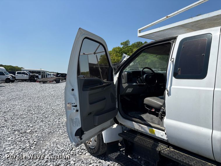 image for item YA2156 2006 Ford F650 Super Duty flatbed truck