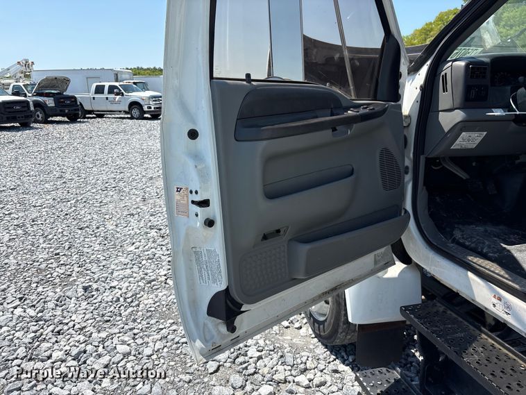 image for item YA2156 2006 Ford F650 Super Duty flatbed truck