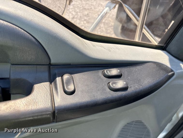 image for item YA2156 2006 Ford F650 Super Duty flatbed truck