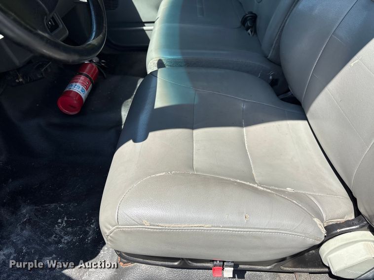 image for item YA2156 2006 Ford F650 Super Duty flatbed truck