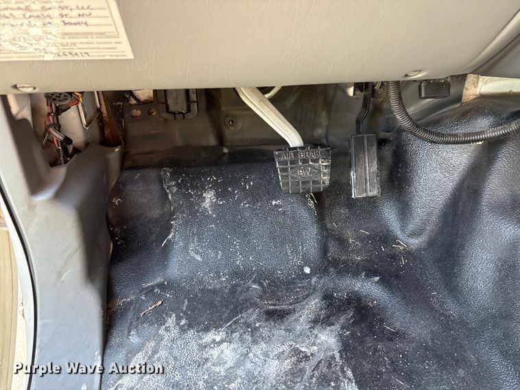 image for item YA2156 2006 Ford F650 Super Duty flatbed truck