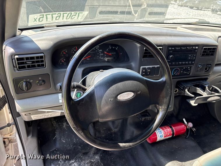 image for item YA2156 2006 Ford F650 Super Duty flatbed truck