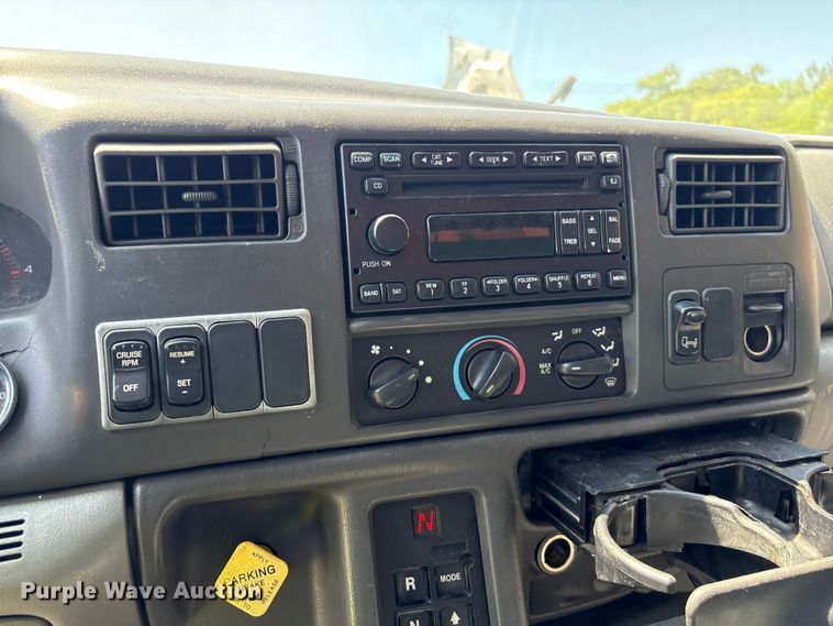 image for item YA2156 2006 Ford F650 Super Duty flatbed truck