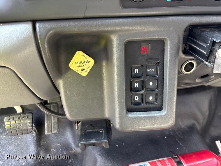 image for item YA2156 2006 Ford F650 Super Duty flatbed truck