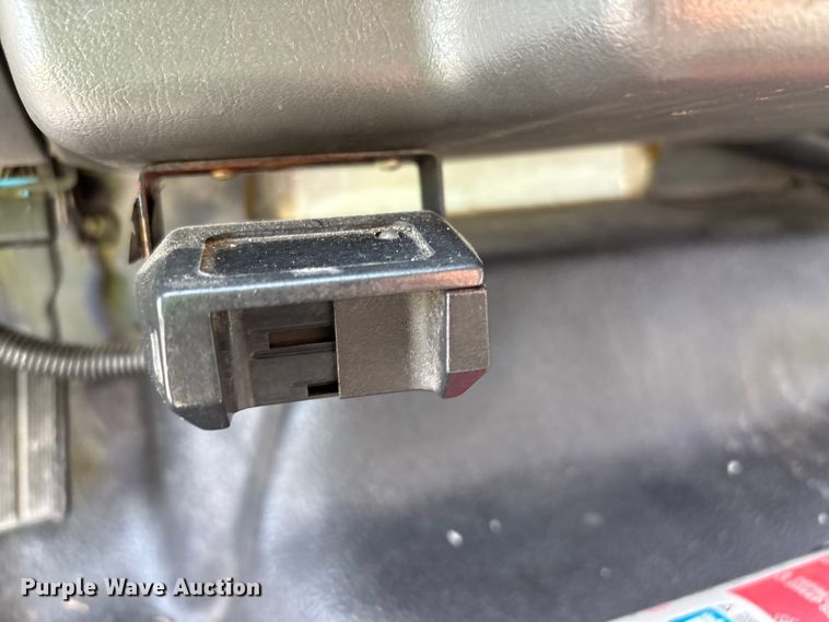 image for item YA2156 2006 Ford F650 Super Duty flatbed truck